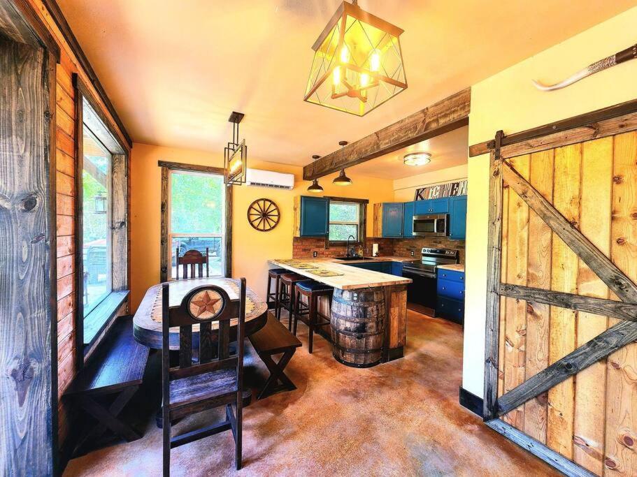 Waterfront Houston Hide Out In A Magical Forest Waller Esterno foto